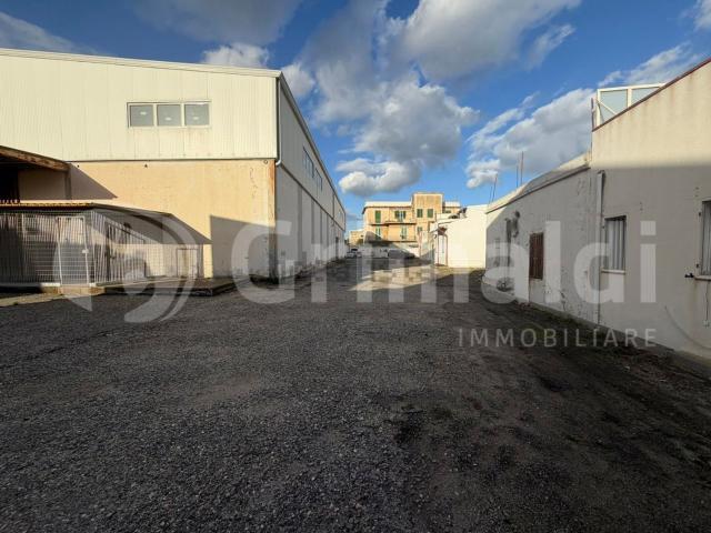 Capannone in affitto di 1800 m² in Via Consolare Valeria in Tremestieri, 388