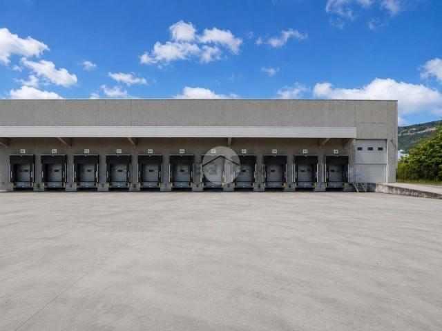 Capannone in affitto di 1800 m² in Via Cremasca