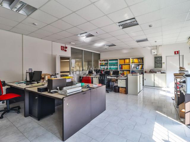 Capannone in affitto di 1800 m² in Via dei Notai, 126