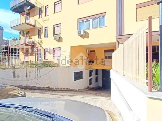 Capannone in affitto di 1800 m² in Via Giuseppe Cimbali, 43