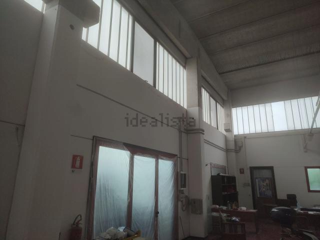 Capannone in affitto di 180 m²