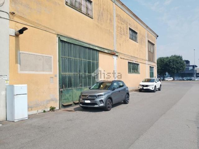 Capannone in affitto di 180 m² in Via Caduti del Lavoro, 6