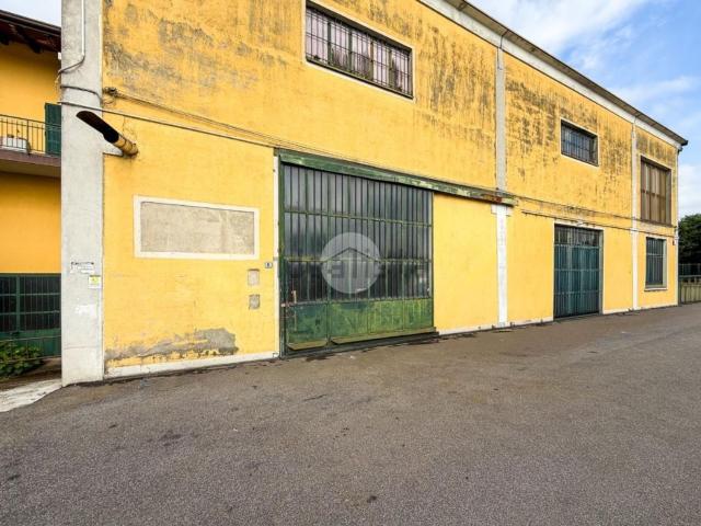 Capannone in affitto di 180 m² in Via Crocefisso