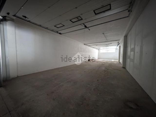 Capannone in affitto di 180 m² in Via Ficucella, 61