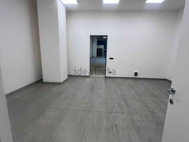 Capannone in affitto di 1820 m²