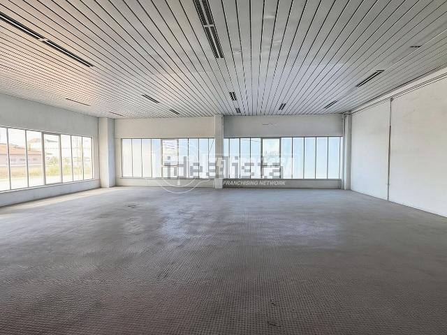 Capannone in affitto di 183 m²