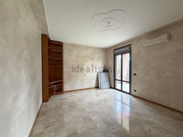 Capannone in affitto di 1840 m² in Via Cantarane, 81