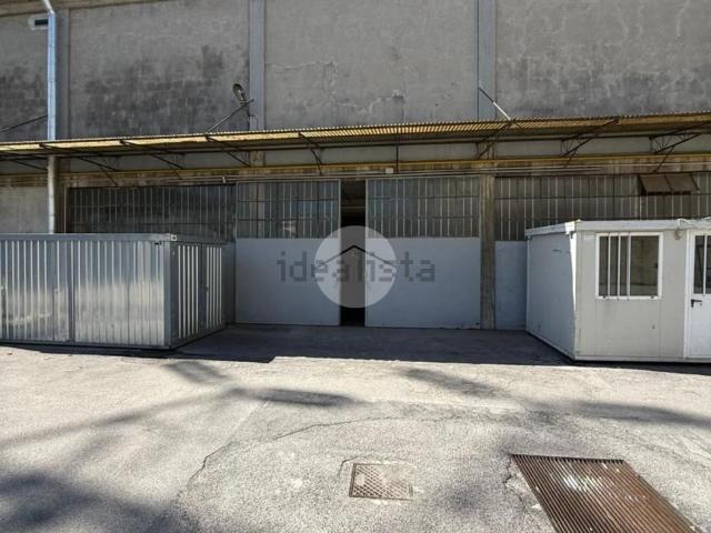 Capannone in affitto di 1850 m² in Via Tonale
