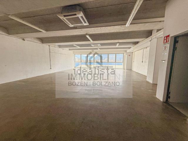 Capannone in affitto di 187 m² in Via buozzi, 18