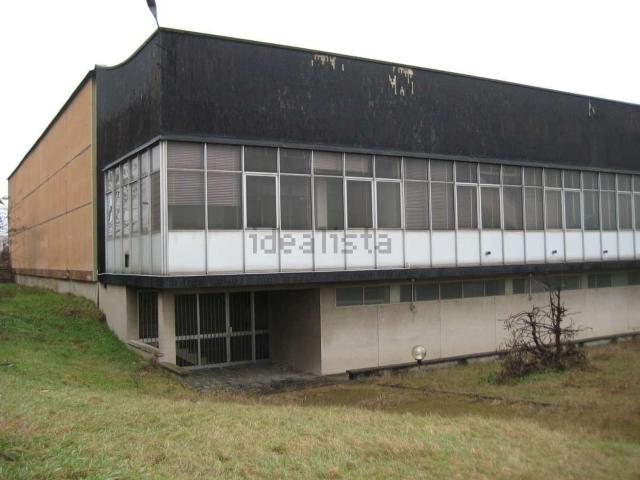 Capannone in affitto di 1900 m²