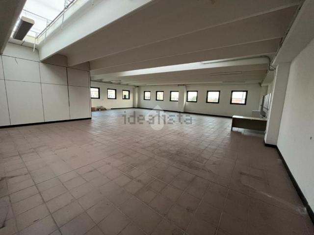 Capannone in affitto di 1900 m² in Via A. Pigafetta, 159