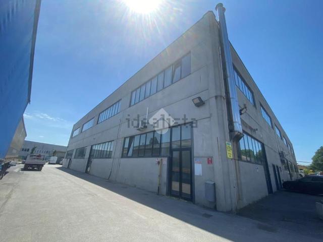 Capannone in affitto di 1900 m² in Via Pietà, 96