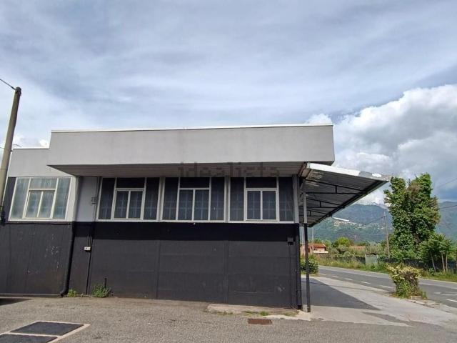 Capannone in affitto di 190 m² in Via Stradella, 54100