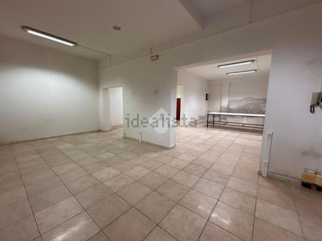 Capannone in affitto di 195 m² in Via Cilembrini, 2