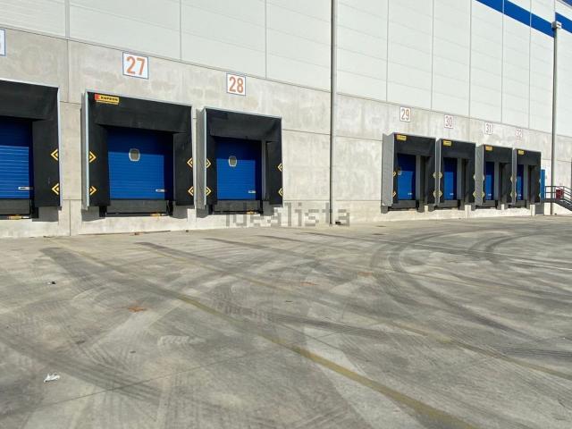 Capannone in affitto di 19750 m² in Strada Complanare