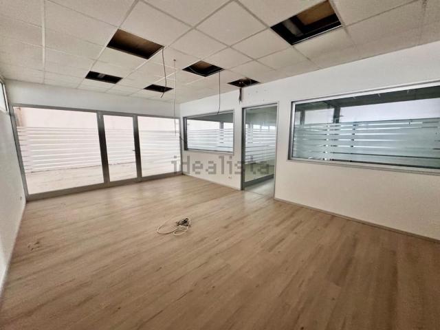 Capannone in affitto di 2000 m²