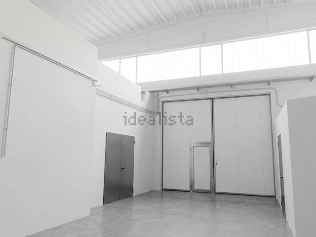 Capannone in affitto di 2000 m²