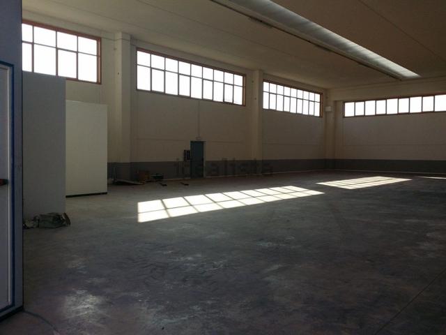 Capannone in affitto di 2000 m² in Corso Unità d&apos Italia