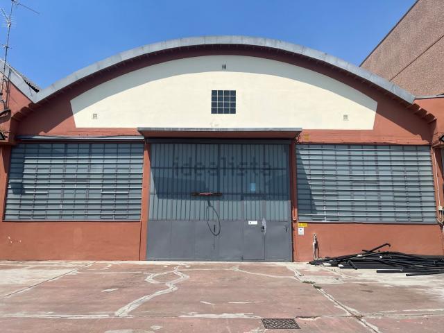 Capannone in affitto di 2000 m² in Via Mario Greppi, 16