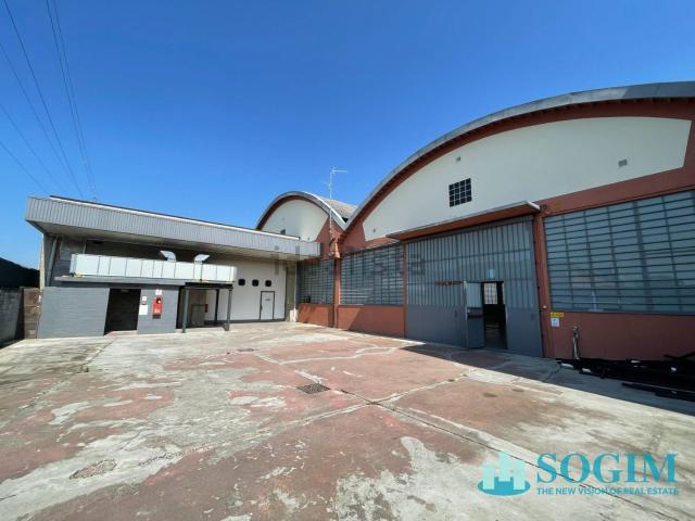 Capannone in affitto di 2000 m² in Via Mario Greppi