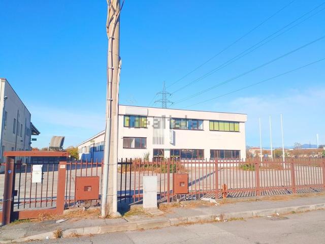 Capannone in affitto di 2000 m² in Via A. Diaz, 52