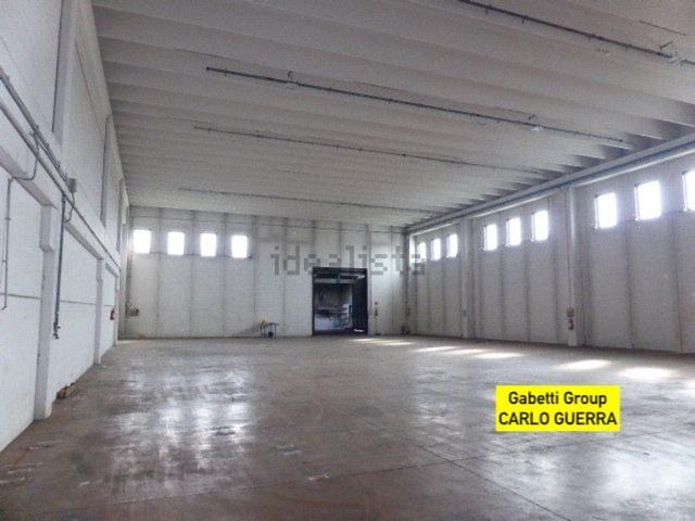 Capannone in affitto di 2000 m² in Via Alessandro Volta, 3