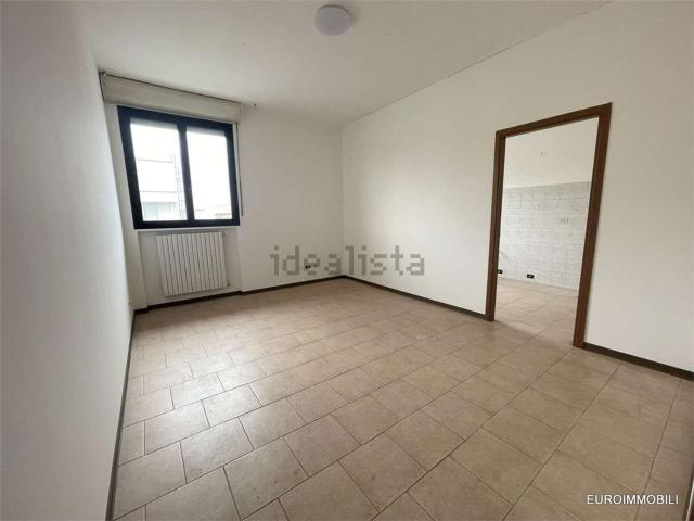 Capannone in affitto di 2000 m² in Via B. Ponticelli