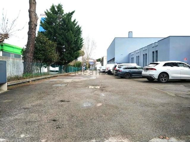 Capannone in affitto di 2000 m² in Via Campo dei Fiori