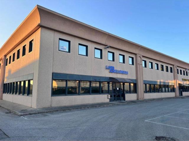 Capannone in affitto di 2000 m² in Via Cristoforo Colombo