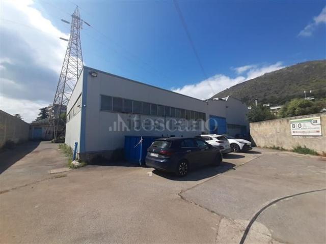 Capannone in affitto di 2000 m² in Via Giunta Francesco