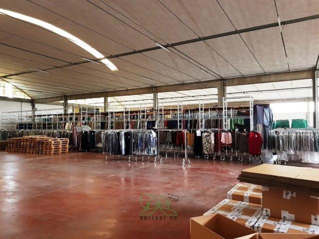 Capannone in affitto di 2000 m² in Via Luigi Einaudi