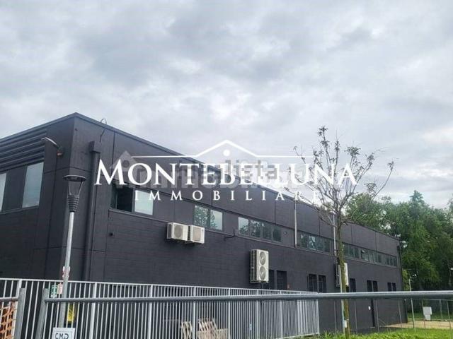 Capannone in affitto di 2000 m² in Via Roma, 35