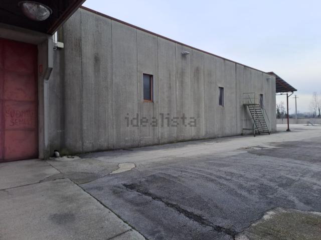 Capannone in affitto di 2000 m² in Viale delle industrie