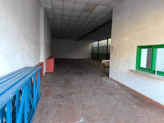 Capannone in affitto di 200 m²