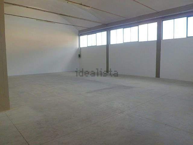 Capannone in affitto di 200 m²