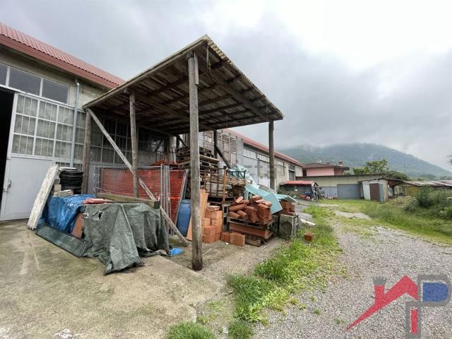 Capannone in affitto di 200 m²