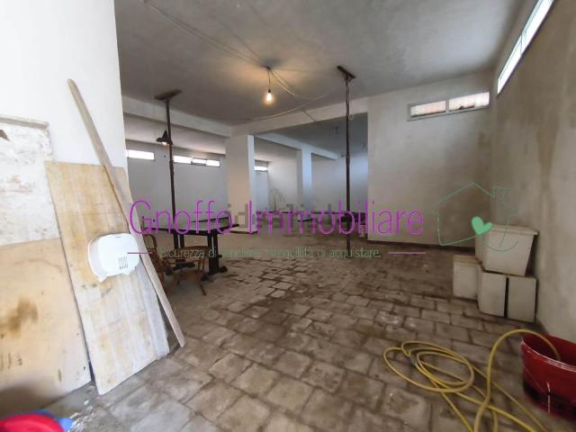 Capannone in affitto di 200 m²