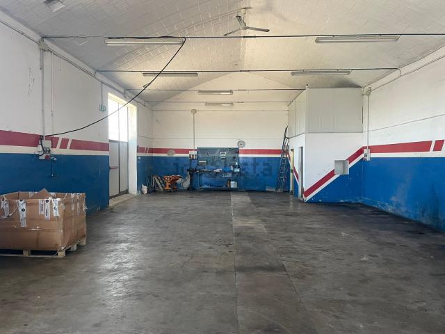 Capannone in affitto di 200 m²