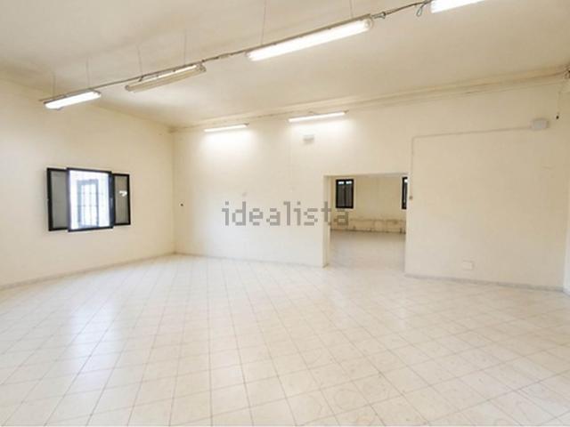 Capannone in affitto di 200 m²