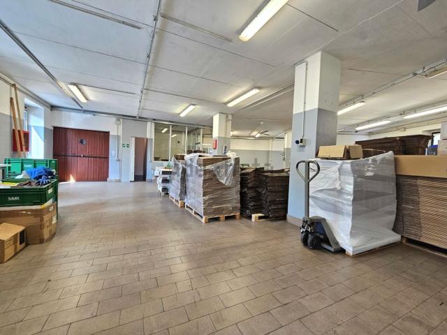 Capannone in affitto di 200 m² in Via Cavaliere Pietro Radici