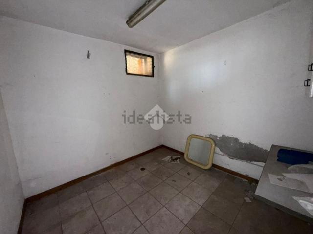 Capannone in affitto di 200 m² in Via Cremona, 7