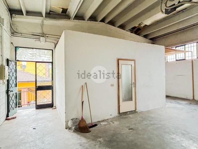 Capannone in affitto di 200 m² in Via Crocefisso