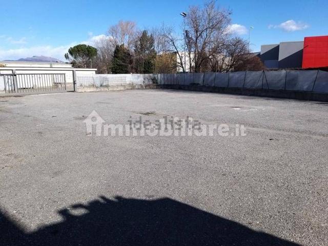 Capannone in affitto di 200 m² in Via Ancora