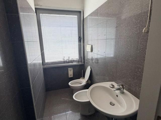 Capannone in affitto di 200 m² in Via G. Matteotti