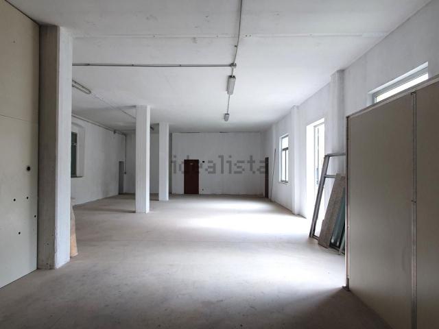 Capannone in affitto di 200 m² in Via Guglielmo Marconi, 51