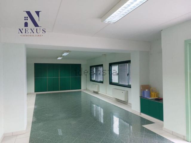 Capannone in affitto di 200 m² in Via della Pace
