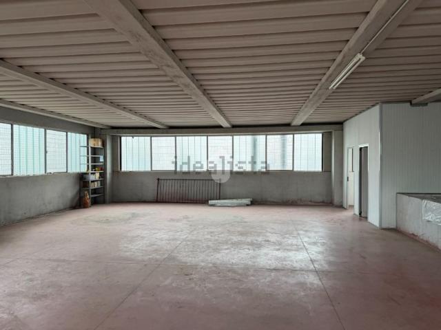 Capannone in affitto di 200 m² in Via Emilio Segre&apos , 56
