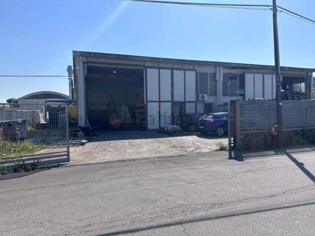 Capannone in affitto di 200 m² in Via M. Buonarroti, 9