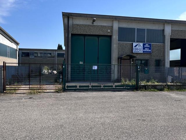 Capannone in affitto di 200 m² in Via Sandro Pertini, 15