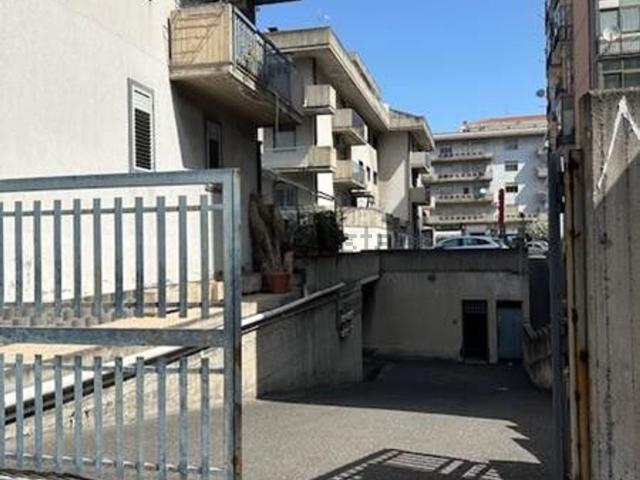 Capannone in affitto di 200 m² in Viale Mario Rapisardi